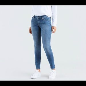 Levi’s 711 Skinny Jeans 28